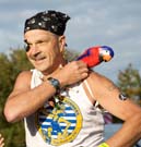 This parrot just will not let go